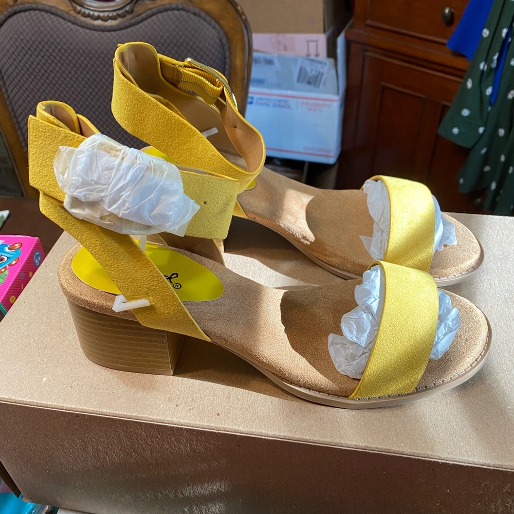 🌼Qupid Sandals🌼 - Picture 3 of 8